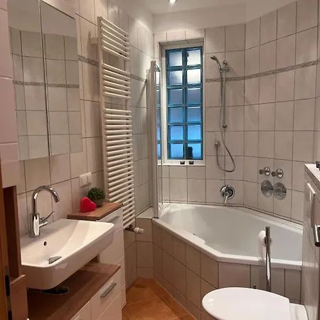 In Frankfurt-sachsenhausen Апартаменты *