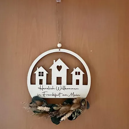 In Frankfurt-sachsenhausen * Frankfurt am Main