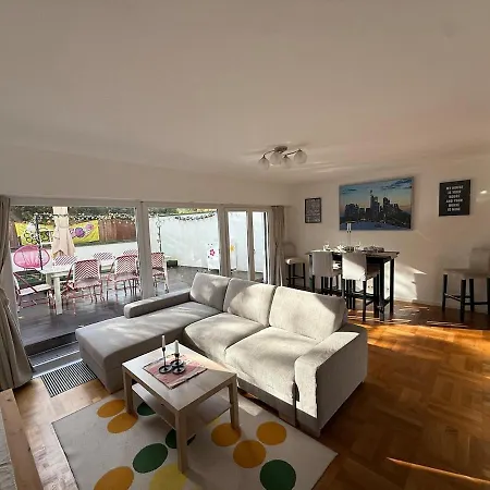 In Frankfurt-sachsenhausen * Frankfurt nad Menem